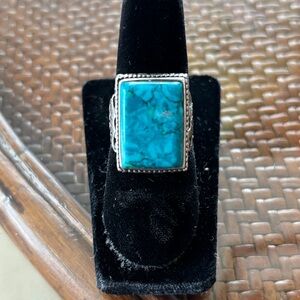 Beautiful Turquoise Ring with Detail on Sides 8 ¾